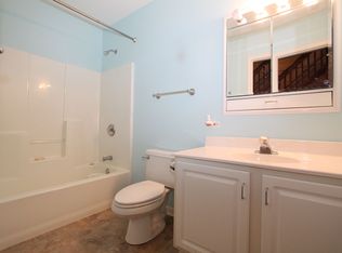 1073 Wilmette Ter, Lake Zurich, IL 60047