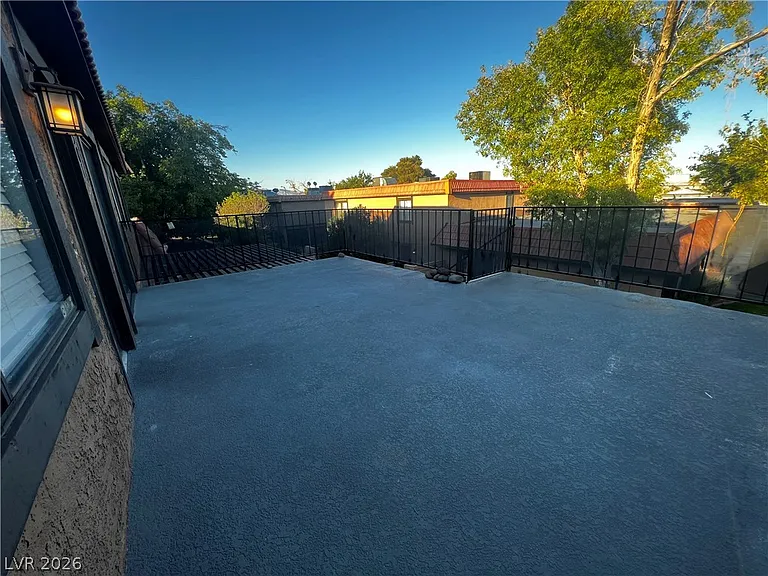 301 Brookside Ln #D — Photo 2