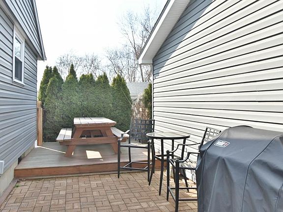 5th image of 8183 Venice Dr NE