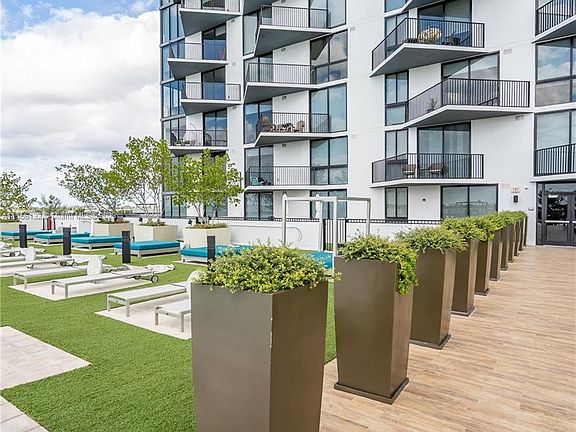 3rd image of 5300 Paseo Dr #811
