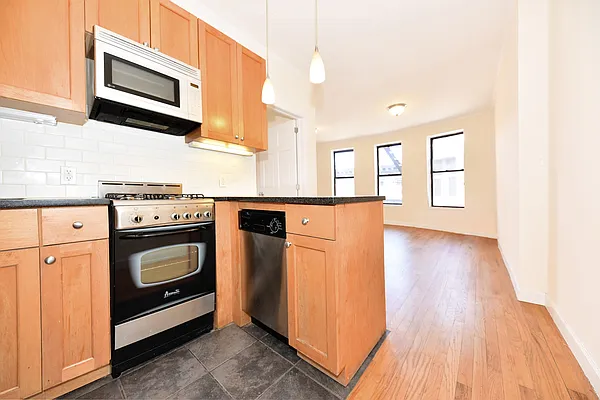 Rented by Buchbinder & Warren | media 12