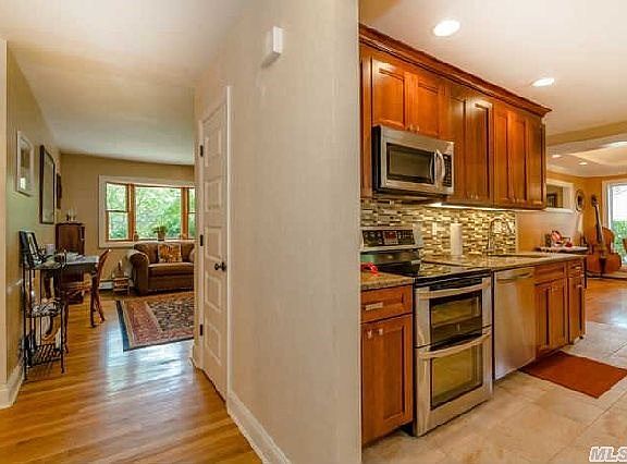 5th image of 43 Sunflower Dr