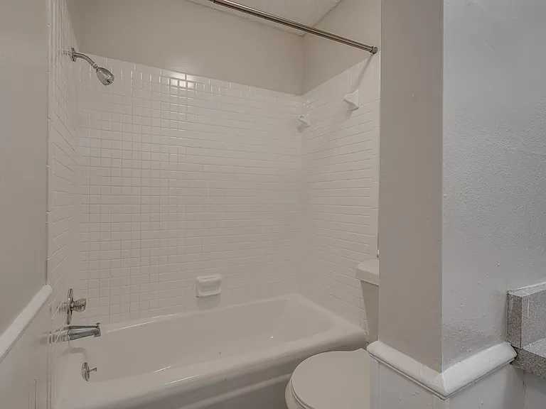 The Vue at Oak Creek — Photo 24