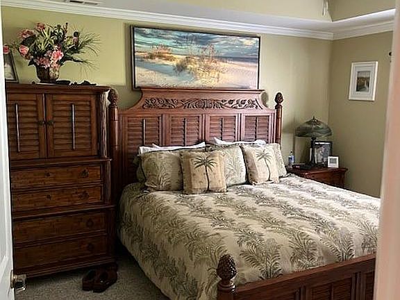 Master bedroom 13'x14'