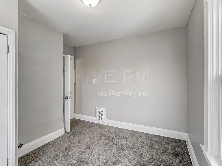 1758 Brewster Ave — Photo 27
