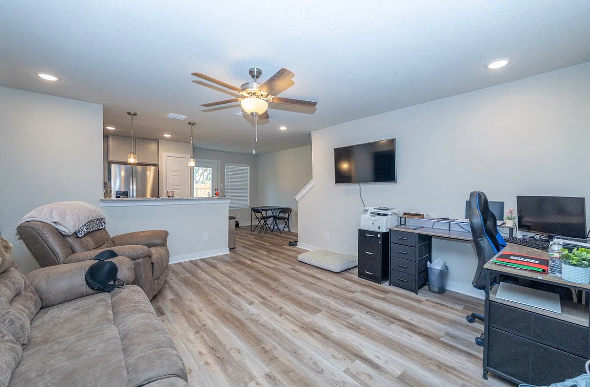 3 bed, 2.5 bath, 1248 sqft, $1,595 — Photo 2