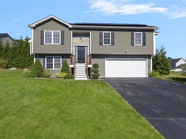 130 Danielle Dr, Woonsocket, RI 02895