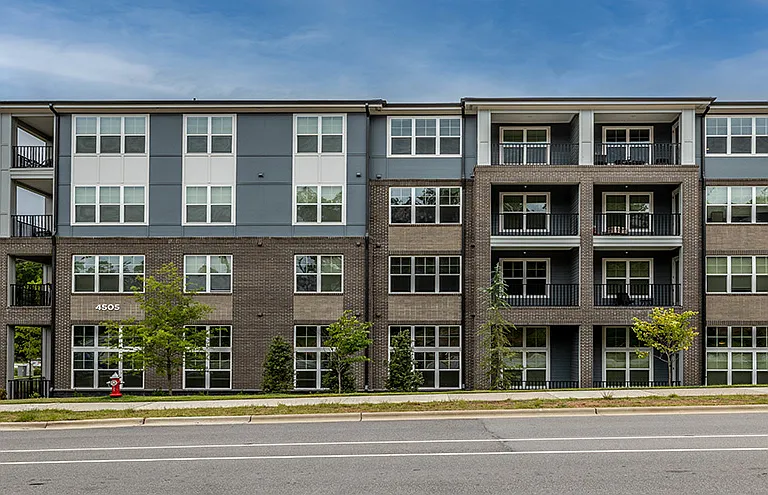 Aviation Crossing Apartments — Photo 58