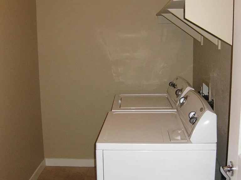 1143 E Cedar St — Photo 16