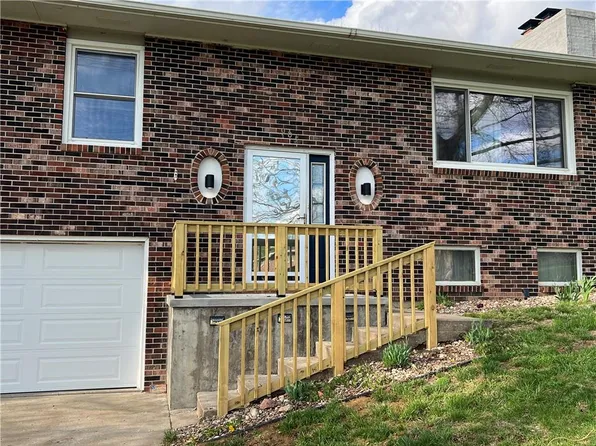 905 Harper Dr, Atchison, KS 66002