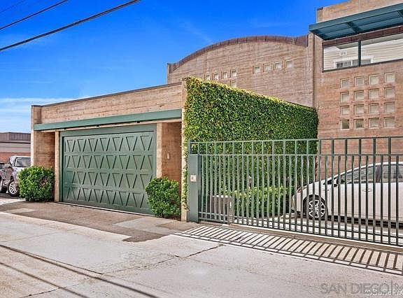2nd image of 7725 Herschel Ave