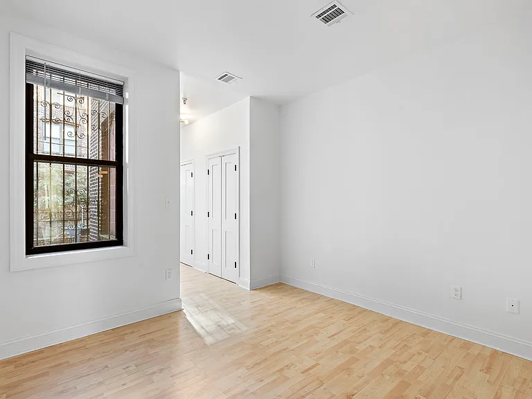 228 Montgomery St #4 — Photo 11