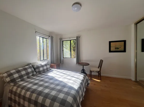 3712 1/2 Crown Point Dr, San Diego, CA 92109