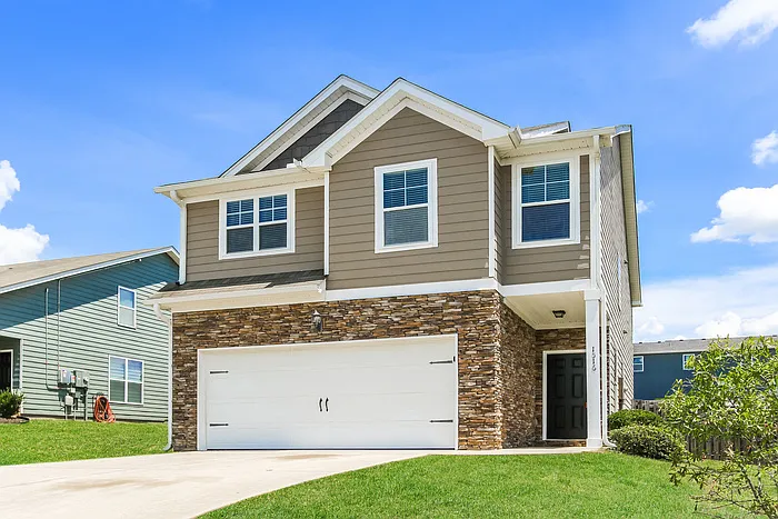 4 bed, 3.5 bath, 2015 sqft, $2,145 — Photo 4