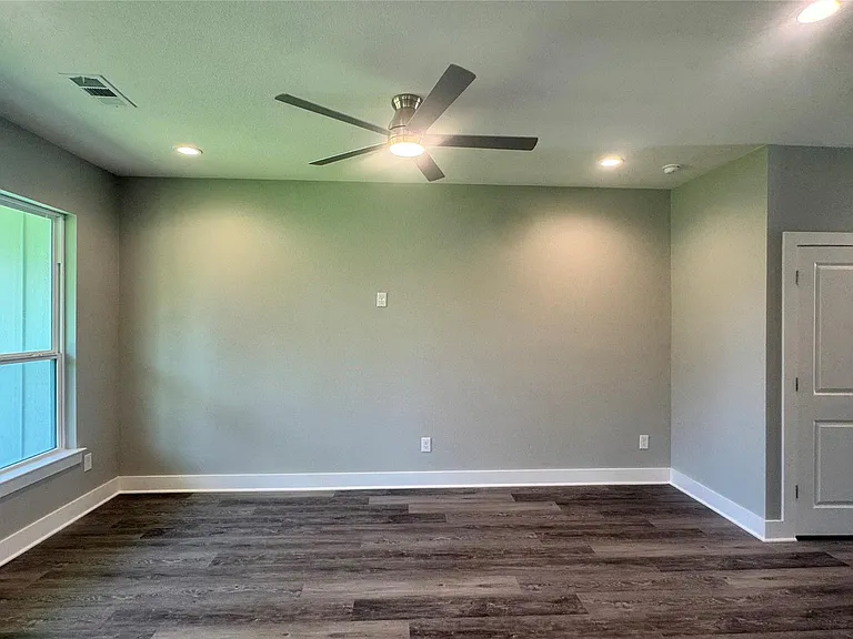 737 Ebenezer Ln — Photo 13