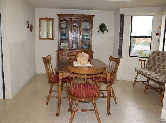 5th image of 965 Evergreen Ln