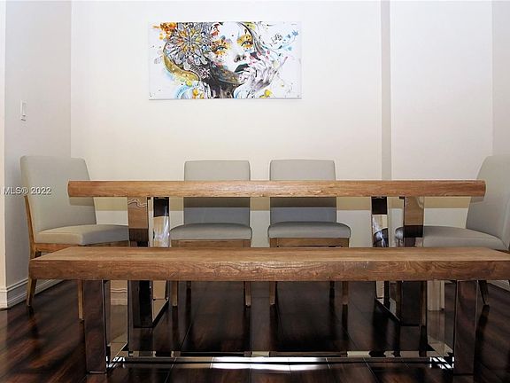 4th image of 3001 NE 185th St APT 428