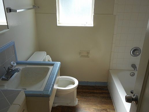 5th image of 990 Frienza Ave APT A