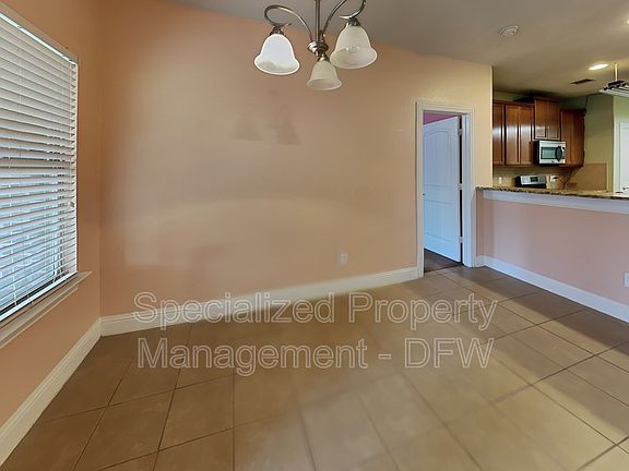 4th image of 4020 Fordham St
