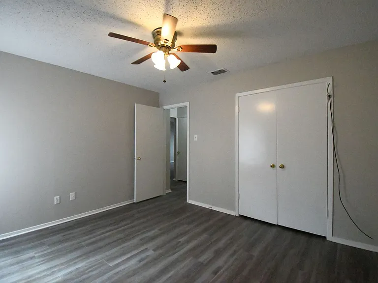 7114 Gatewood Dr — Photo 12