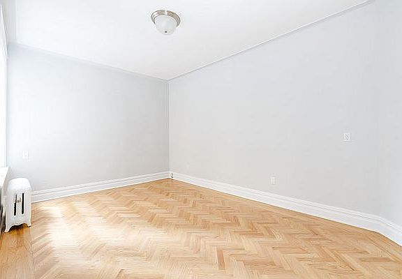 4th image of 225 W 12th St APT 2I