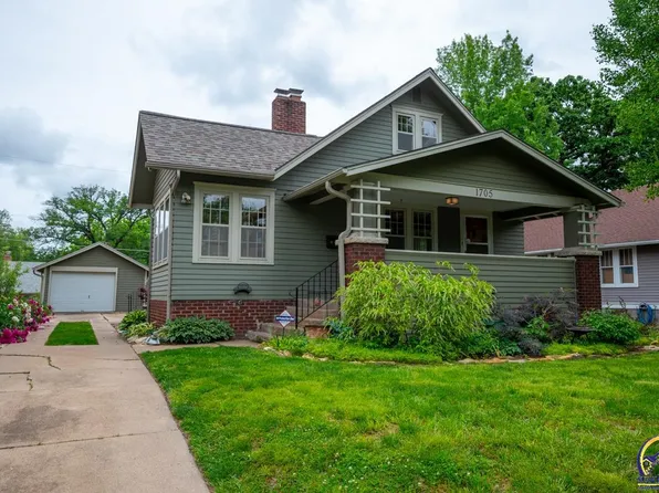 1705 NW Belvoir Ct, Topeka, KS 66606