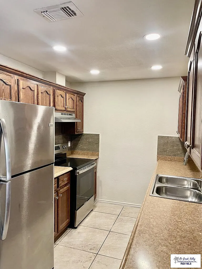 3 bed, 2.5 bath, 1057 sqft, $1,700 — Photo 4