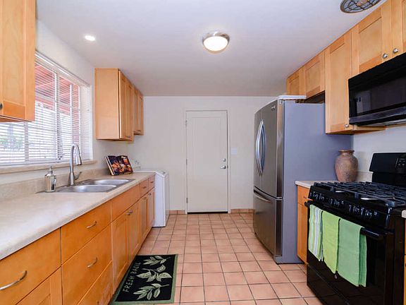3rd image of 3435 E Bellevue St