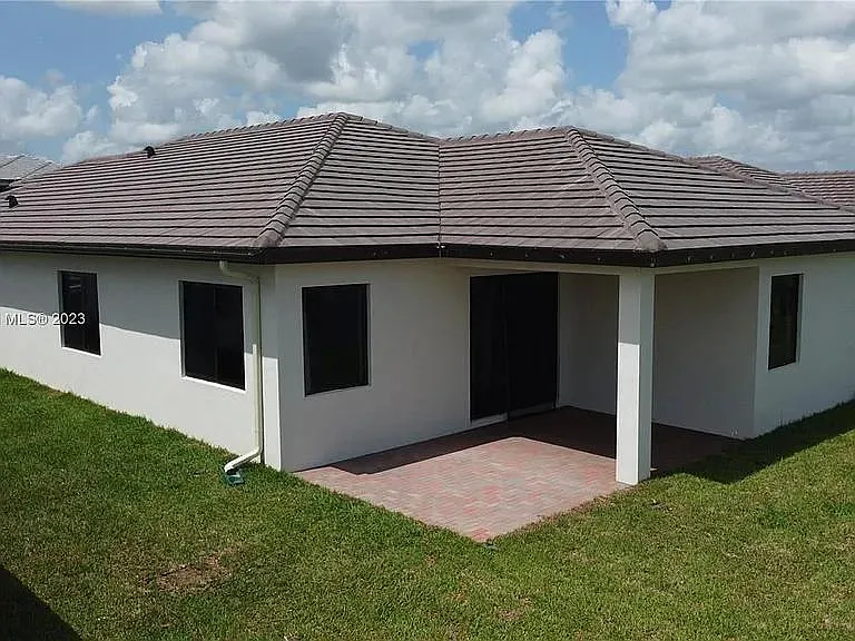 4 bed, 2200 sqft, $3,200 — Photo 3