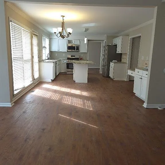 450 Stedford Ln — Photo 5
