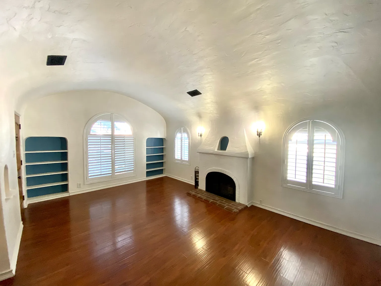 3 bed, 1285 sqft, $4,495 — Photo 4