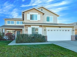 871 W Millbrook St, Hanford, CA 93230