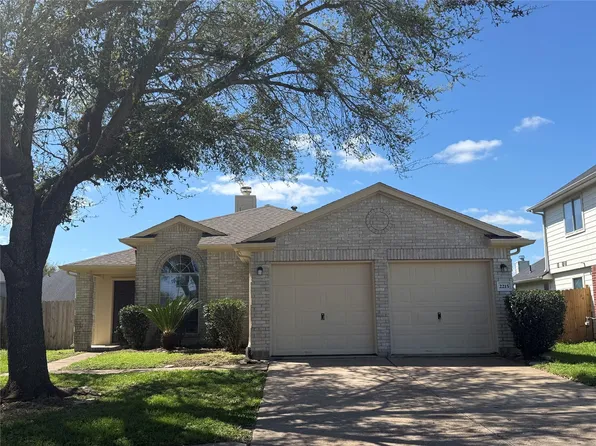 2215 Beacon Light Ln, Fresno, TX 77545