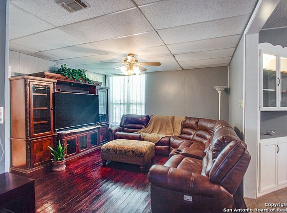 4th image of 723 Texas Ave