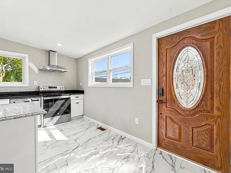 1015 McClenahan Ter — Photo 11