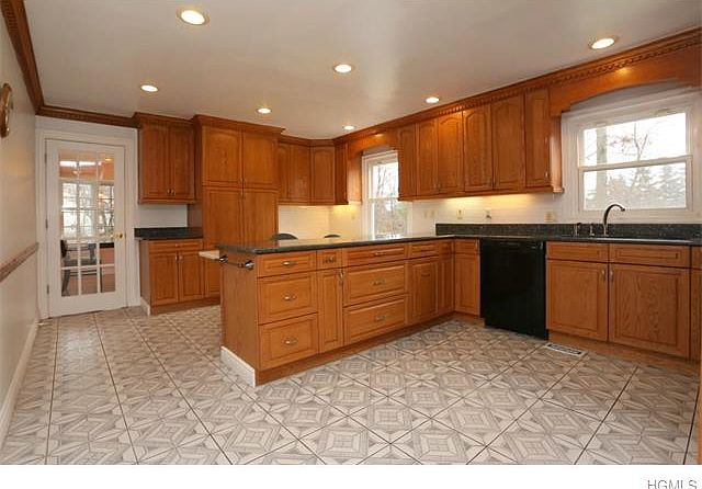 1st image of 2 Hogan Ln