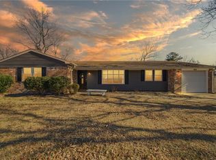 1312 Sir Kay Dr, Chesapeake, VA 23323