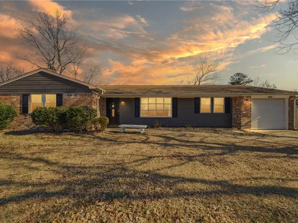 1312 Sir Kay Dr, Chesapeake, VA 23323