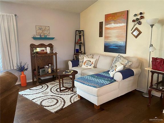 3rd image of 840 Santa Anna Dr