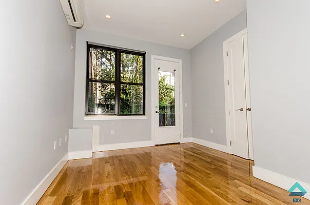 Rented by EXR | media 2