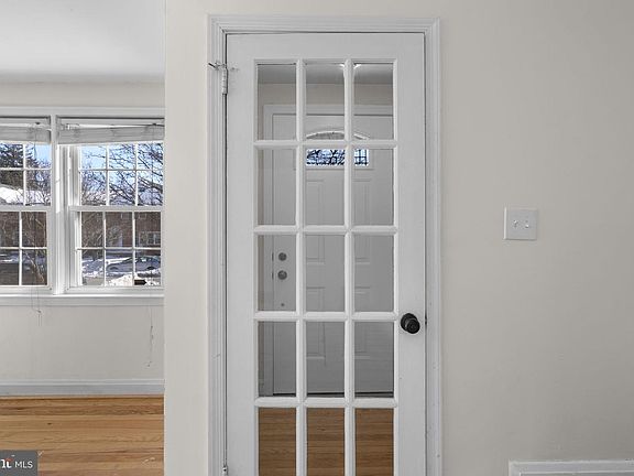 4th image of 8204 Pleasant Plains Rd