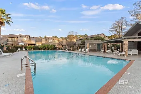 389 Clubhouse Dr — Photo 2