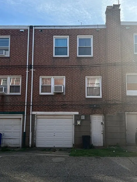 House back - 1243 Passmore St