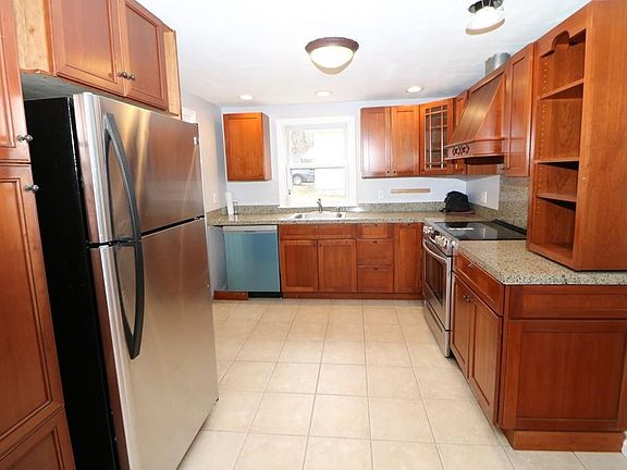 3rd image of 28 Prospect St #28