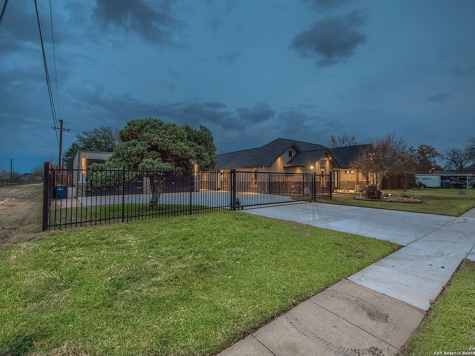 1st image of 768 CARL DR