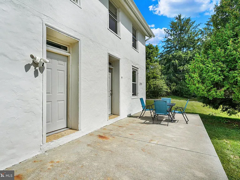 211 Gale Ln — Photo 38