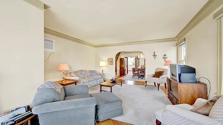 Sold by Remax Real Estate Professionals | media 6