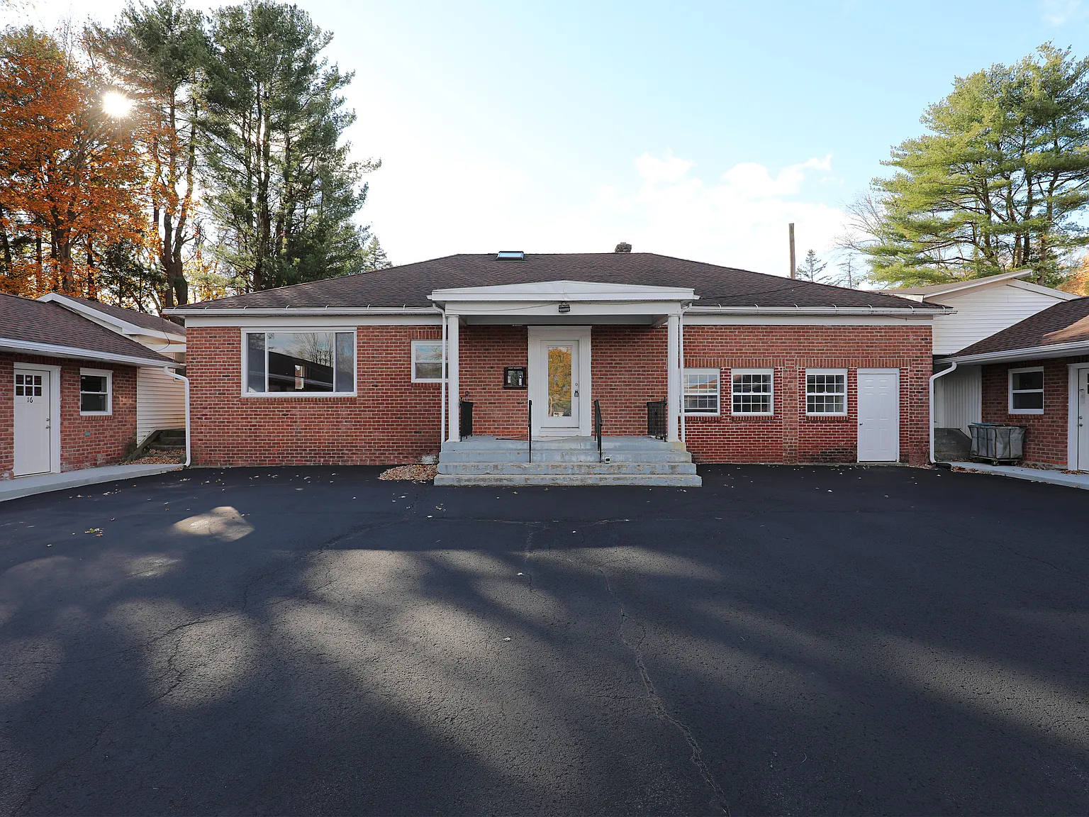 4 bed, 2.5 bath, 1800 sqft, $2,300 — Photo 2