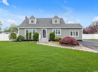 1565 12th St, West Babylon, NY 11704