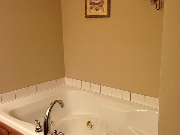 jetted tub in master bath
